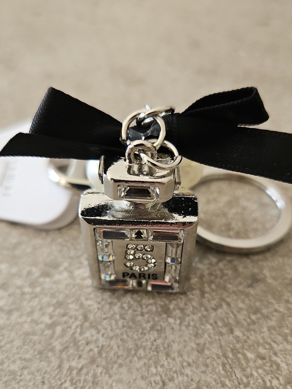 Fashion Jewelry Silver Rhinestone Perfume Bottle Keychain with Black Bow